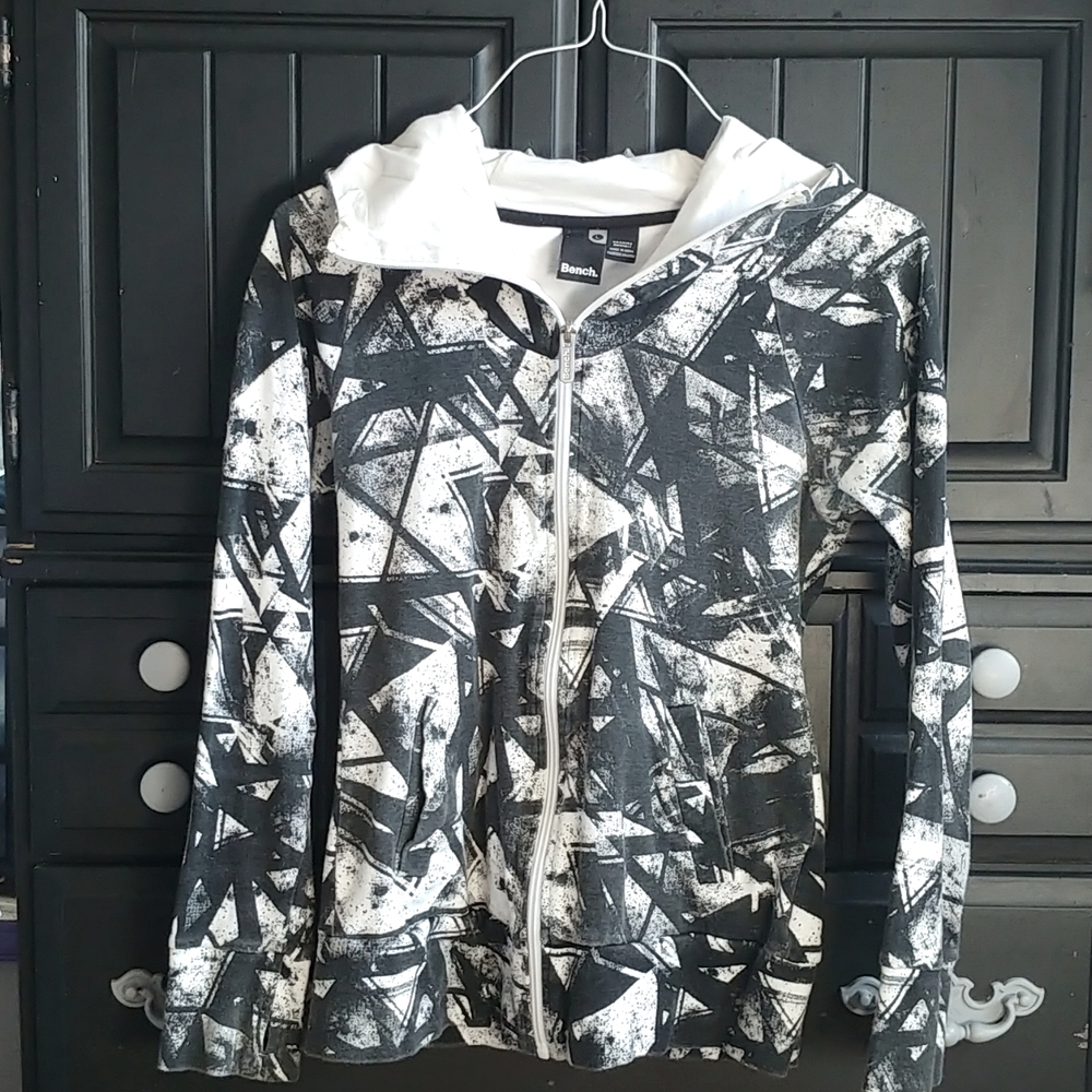 Brand: Bench Size: Large Color: Black & White